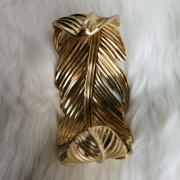 Stella & Dot Cuff Bracelet Gold Tone Metal Leaf Wrap - Picture 8 of 16